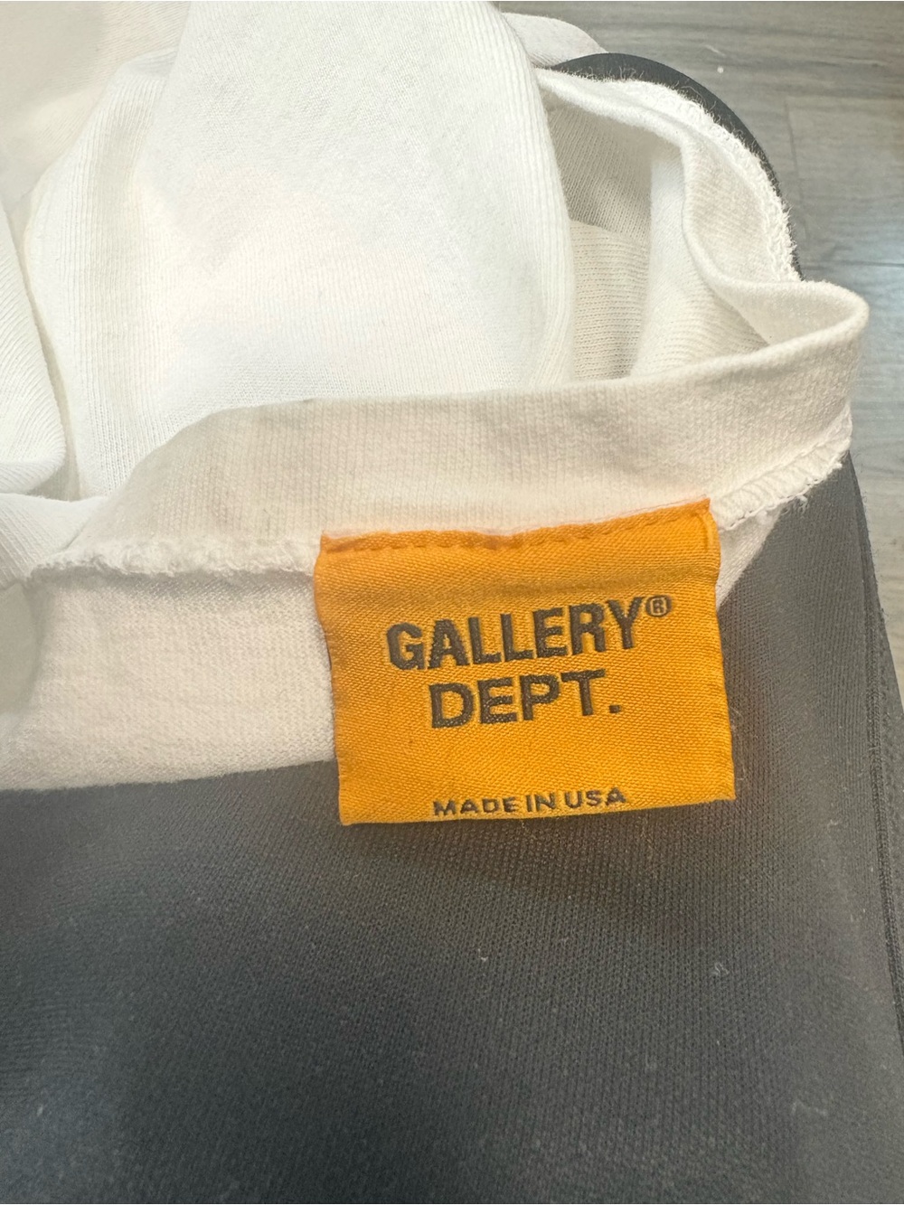 Gallery Dept White "Visit L.A. It's A Riot!" Flame Graphic Tee - Picture 5 of 6